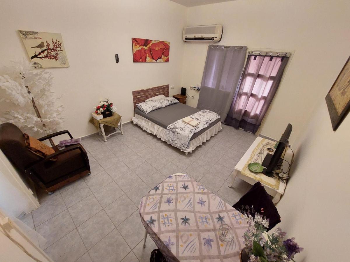 Modern Studio Central Haifa Free Wifi דירת נופש מאובזרת בחיפה Екстер'єр фото